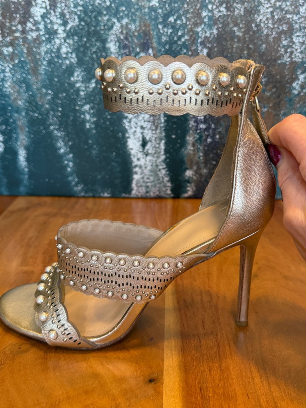 PLV Dressy Gold/White Pearl Embellished Heels 4” Size 9.5 (GUC) - Picture 3 of 16